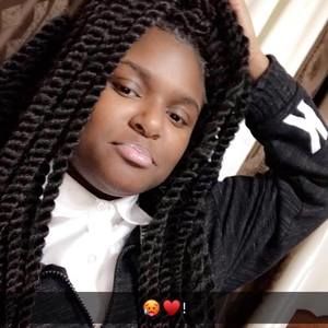 Meet your Posher, Monaee